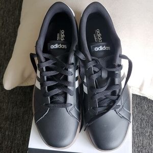 Adidas Baseline Sneakers